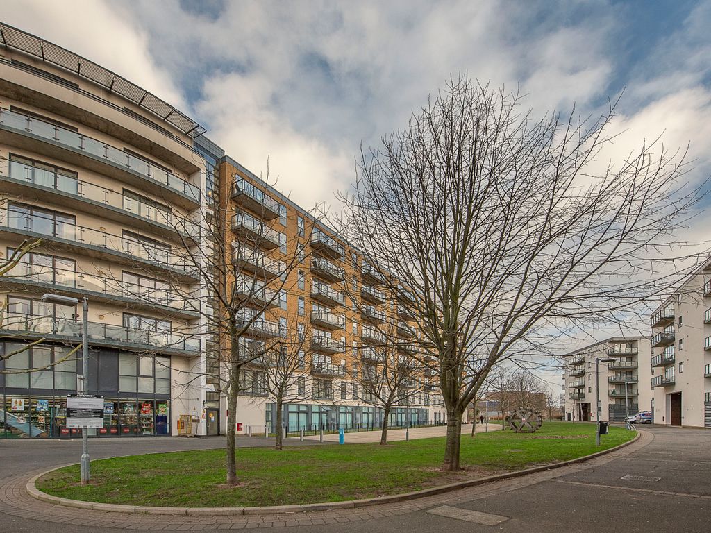 1 bed flat for sale in Durnsford Road, London SW19, £280,000