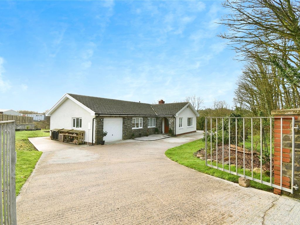 3 bed bungalow for sale in Welsh Hook, Wolfscastle, Haverfordwest, Pembrokeshire SA62, £450,000