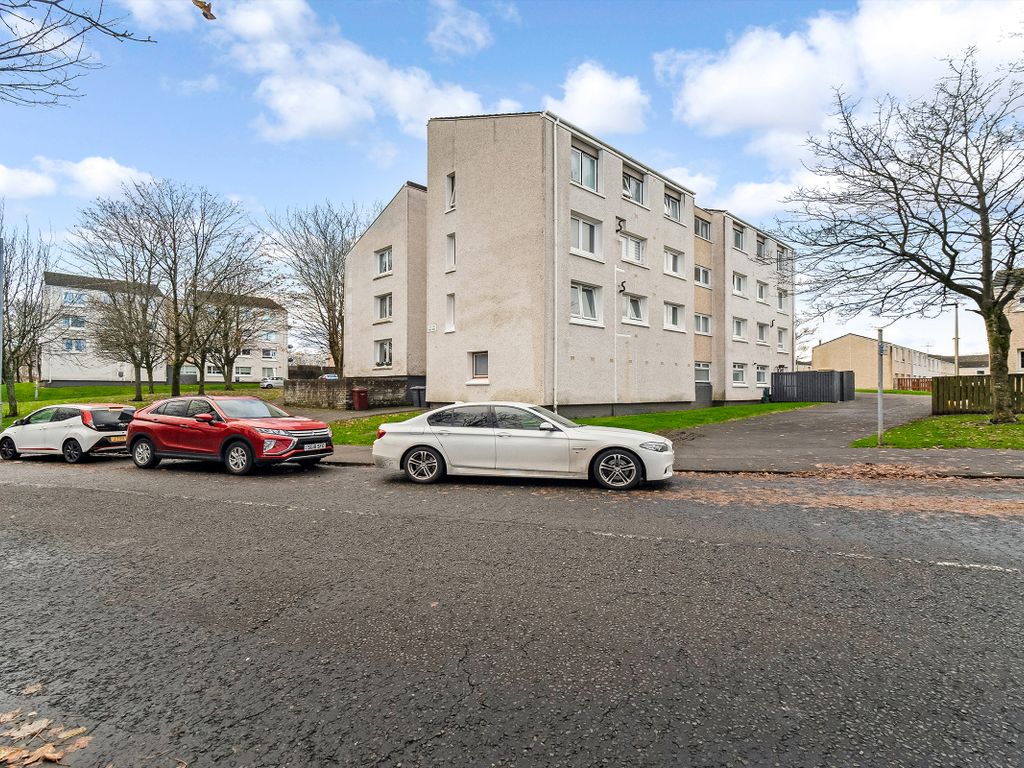 2 bed flat for sale in Mill Road, Glasgow G72, £68,000