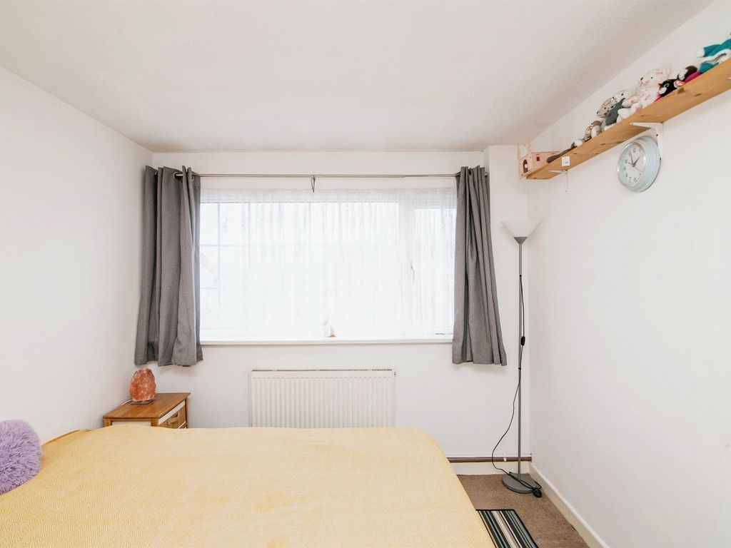 2 bed maisonette for sale in Whittington Close, West Bromwich B71, £120,000