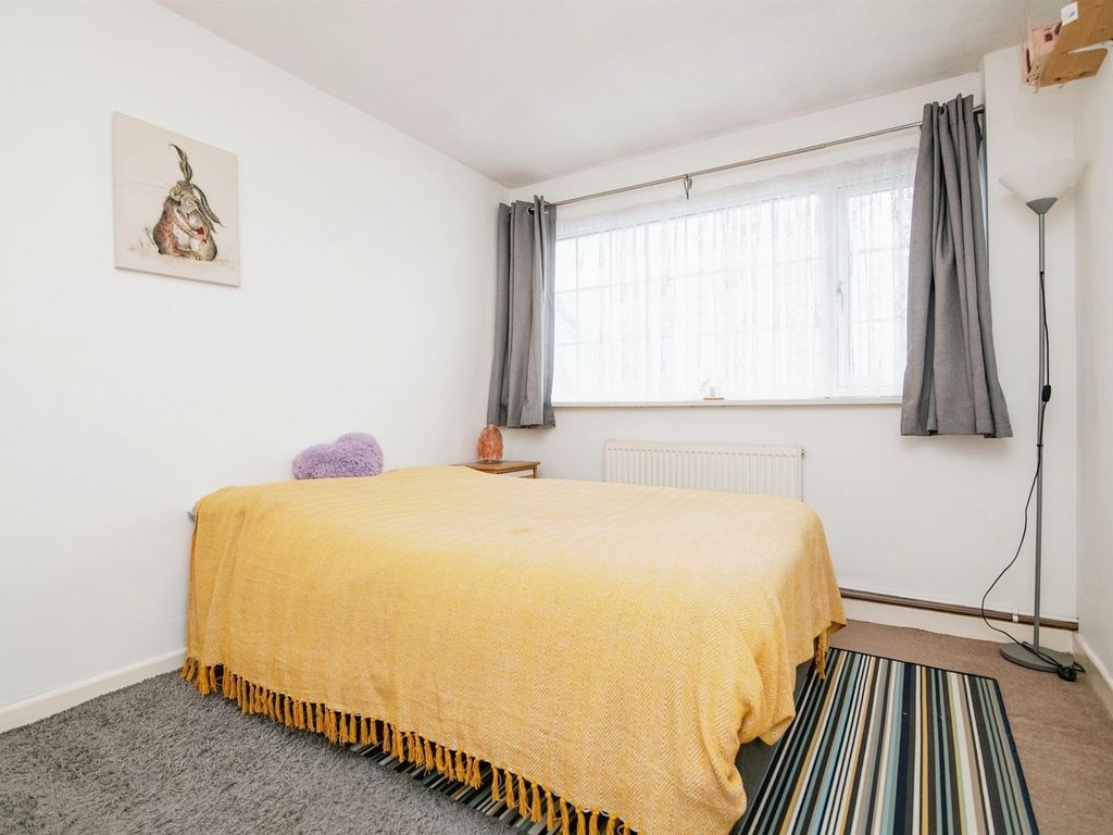 2 bed maisonette for sale in Whittington Close, West Bromwich B71, £120,000