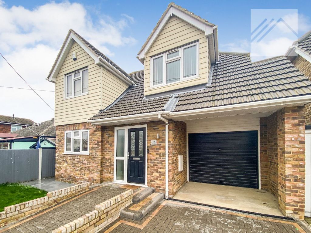 2 bed detached house for sale in Beck Road, Canvey Island SS8, £325,000