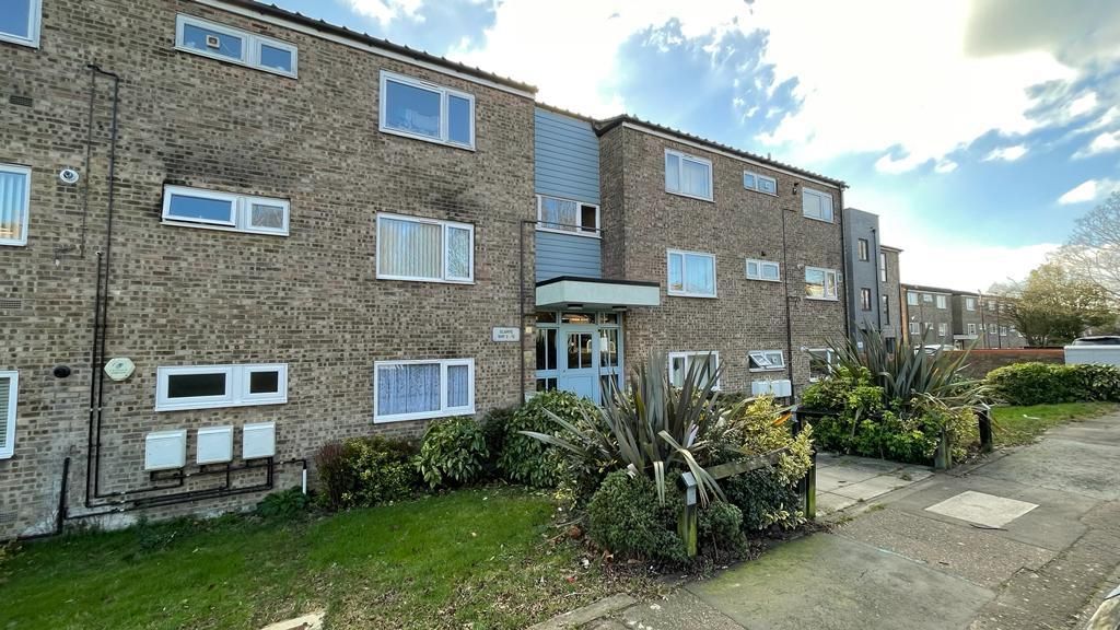 3 bed flat to rent in Scarfe Way, Colchester CO4, £1,100 pcm