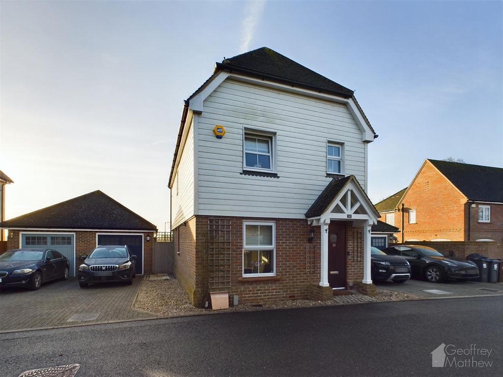 3 bed property for sale in Hempstalls Close, Hunsdon, Ware SG12, £575,000