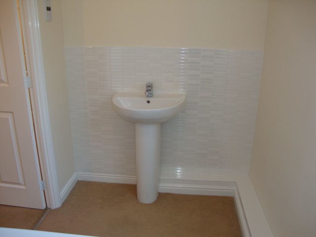 2 bed flat to rent in Blaen Bran Close, Cwmbran NP44, £750 pcm