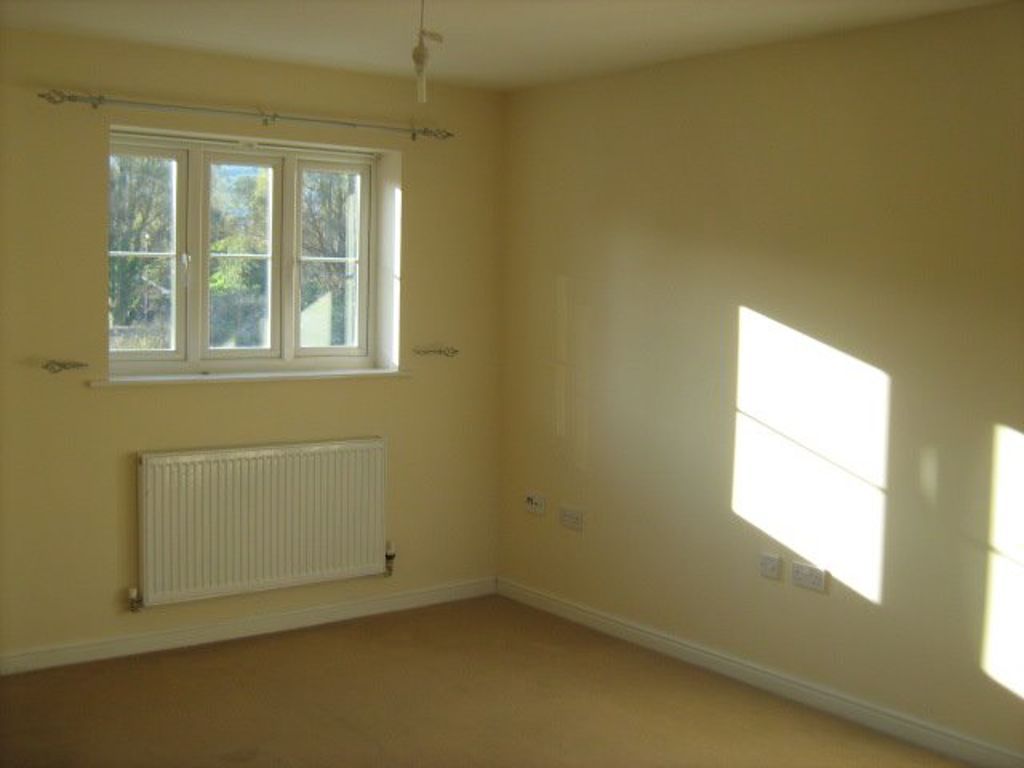 2 bed flat to rent in Blaen Bran Close, Cwmbran NP44, £750 pcm