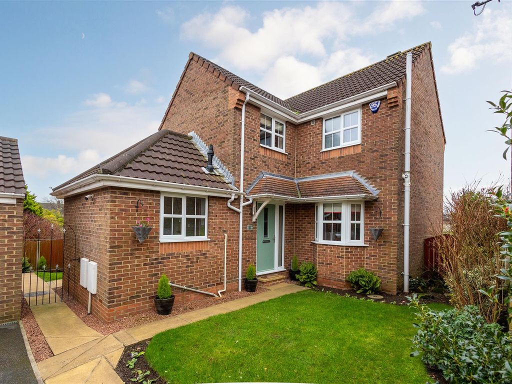 3 bed detached house for sale in Hall Farm Park, Micklefield, Leeds LS25, £310,000