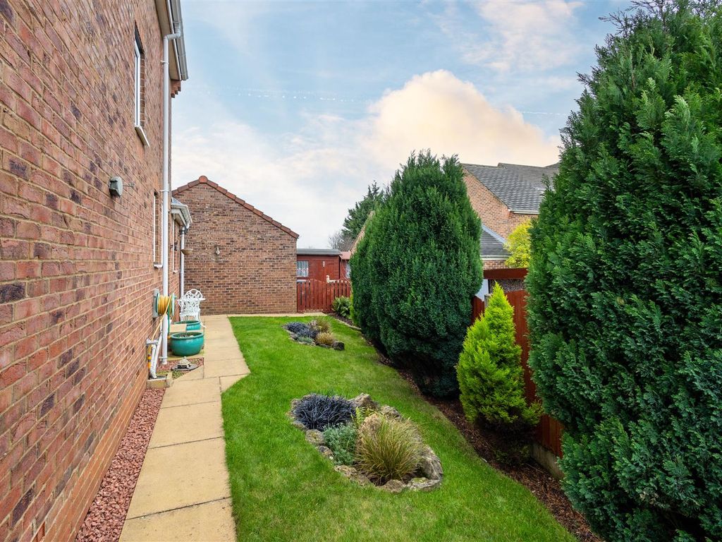 3 bed detached house for sale in Hall Farm Park, Micklefield, Leeds LS25, £310,000