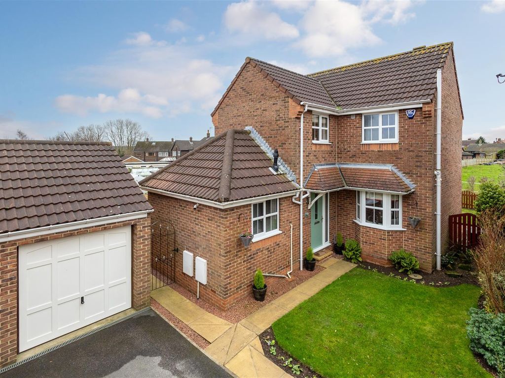 3 bed detached house for sale in Hall Farm Park, Micklefield, Leeds LS25, £310,000