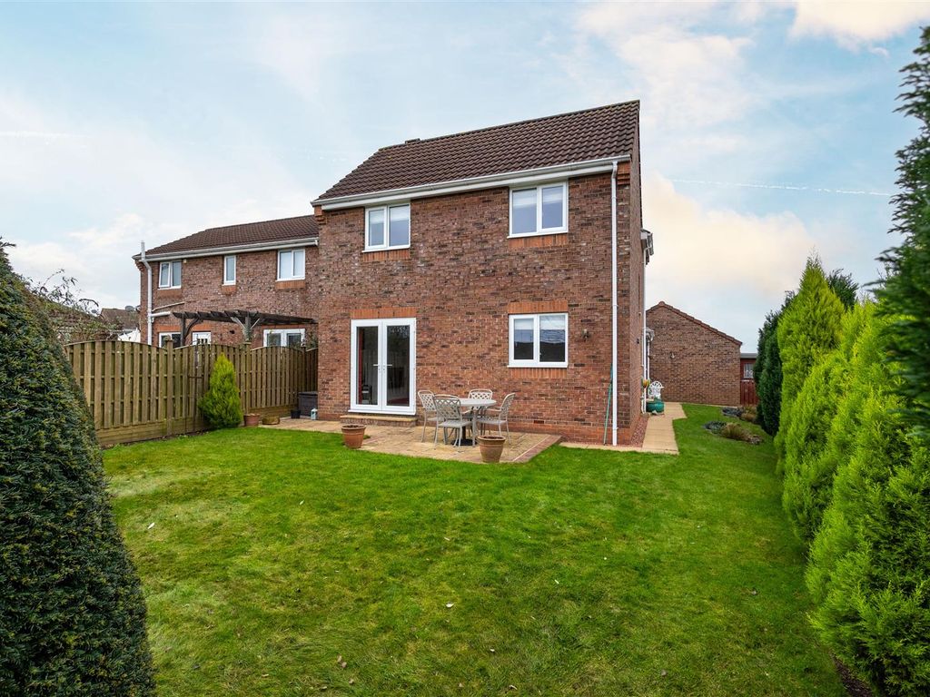 3 bed detached house for sale in Hall Farm Park, Micklefield, Leeds LS25, £310,000