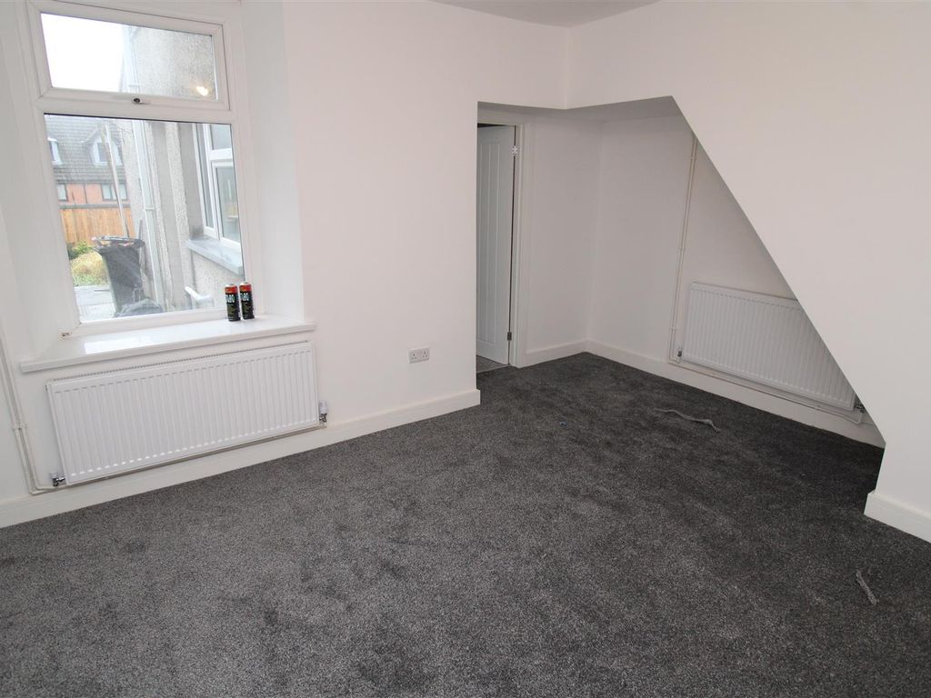 3 bed terraced house to rent in Victoria Street, Abertillery NP13, £825 pcm