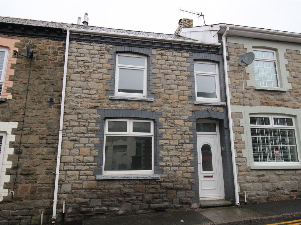 3 bed terraced house to rent in Victoria Street, Abertillery NP13, £825 pcm