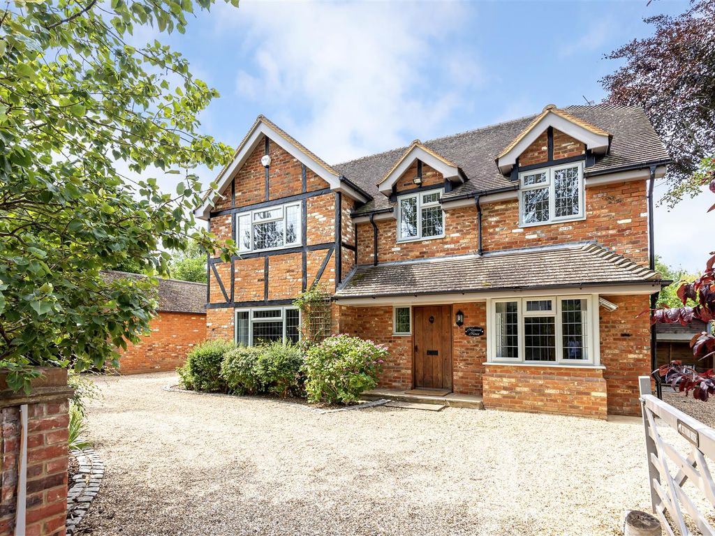 5 bed detached house to rent in Sheepcote Lane, Maidenhead SL6, £5,000 pcm