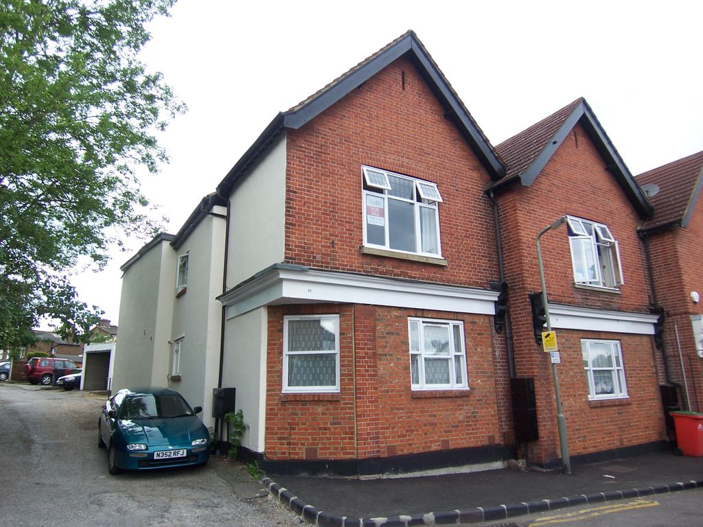 2 bed maisonette for sale in Rectory Lane, Ashtead KT21, £299,950