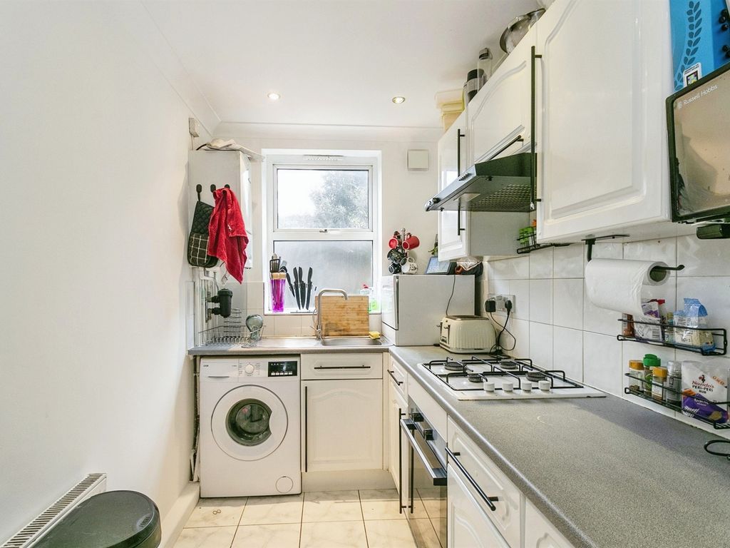 1 bed flat for sale in Wellington Road, Bournemouth BH8, £190,000