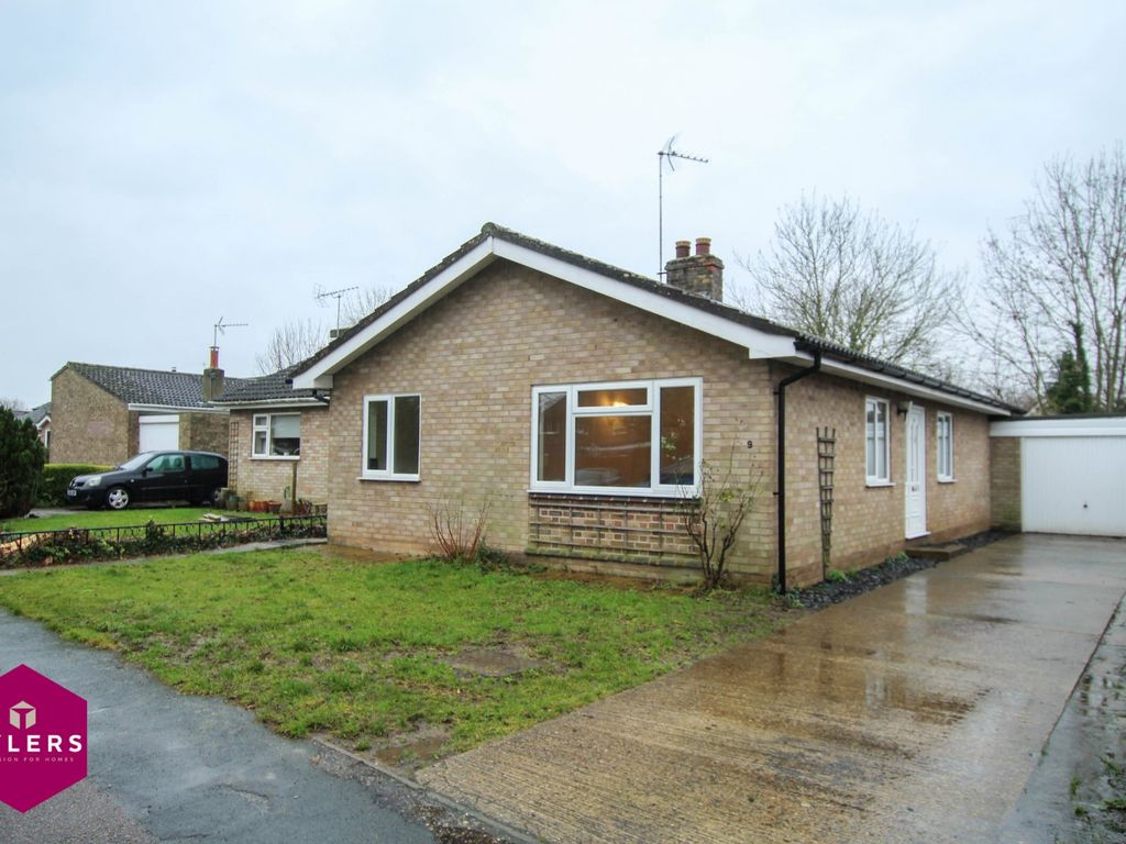3 bed bungalow for sale in Strollers Way, Stetchworth, Newmarket CB8, £375,000