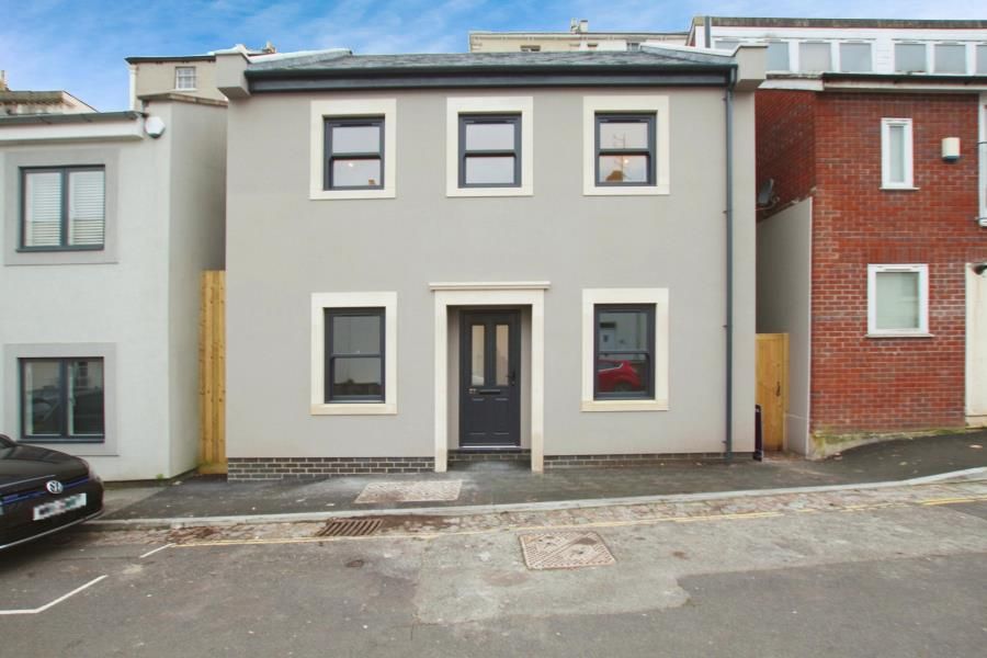 4 bed detached house to rent in Sydenham Road, Cotham, Bristol BS6, £2,500 pcm