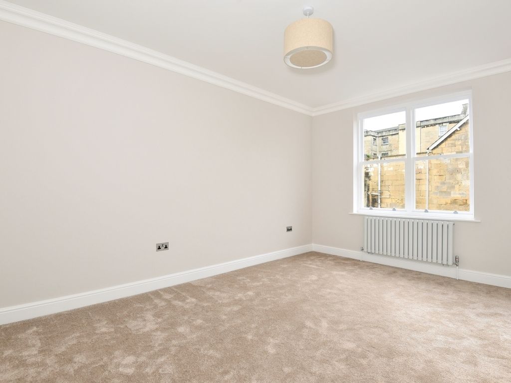 2 bed flat to rent in Henrietta Street, Bath BA2, £1,650 pcm
