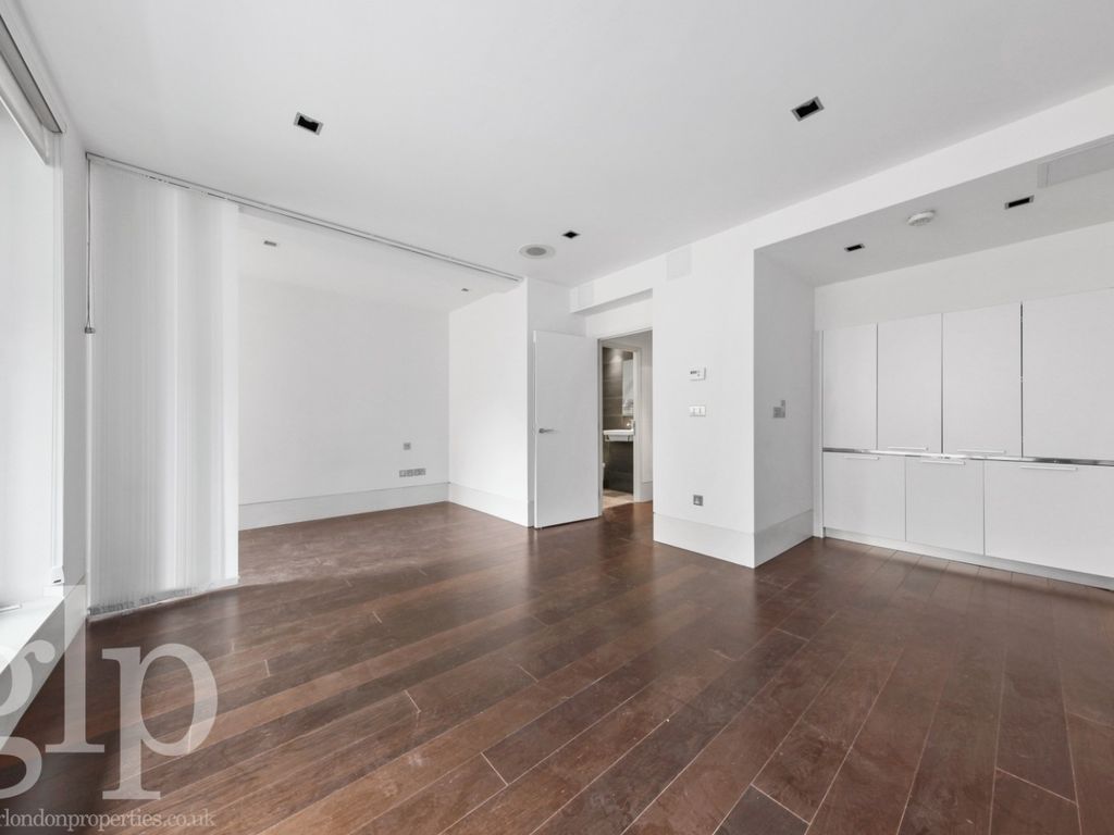 Studio to rent in 27 Slingsby Place, London, Greater London WC2E, £2,145 pcm