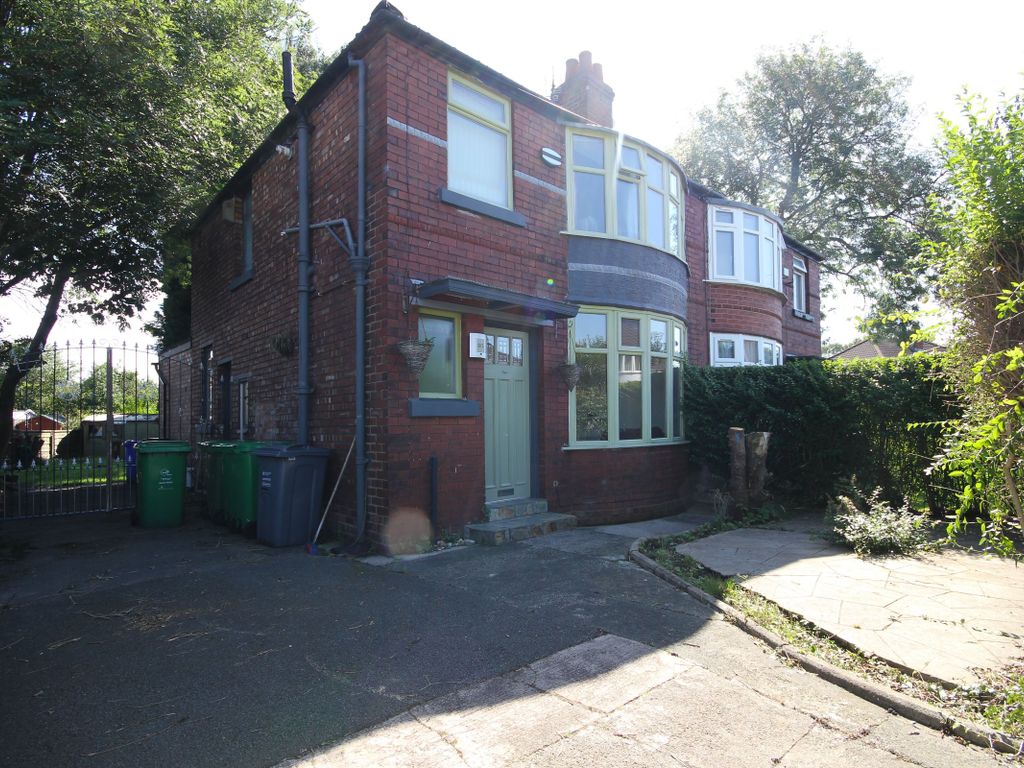 4 bed semi-detached house to rent in Yew Tree Road, Fallowfield, Manchester M14, £575 pcm