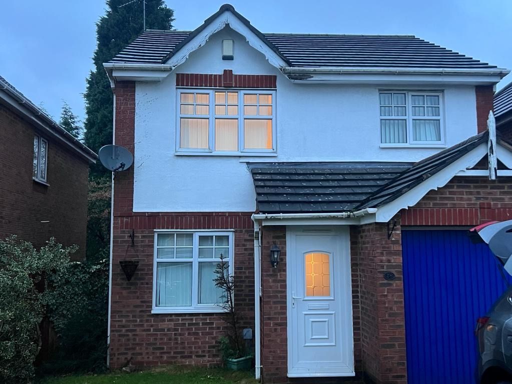 3 bed detached house to rent in North Way, Hyde SK14, £1,400 pcm