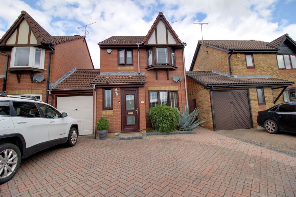 3 bed link-detached house to rent in Regent Close, Lower Earley, Reading RG6, £1,850 pcm