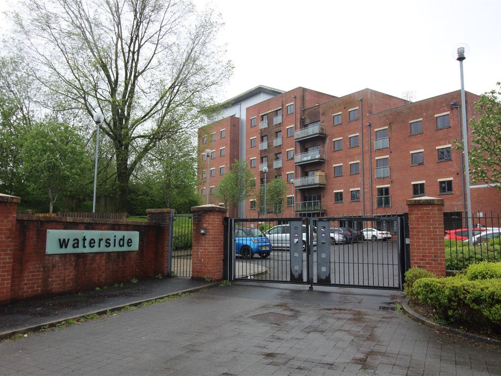 1 bed flat to rent in Waterside, St. James Court West, Accrington BB5, £550 pcm