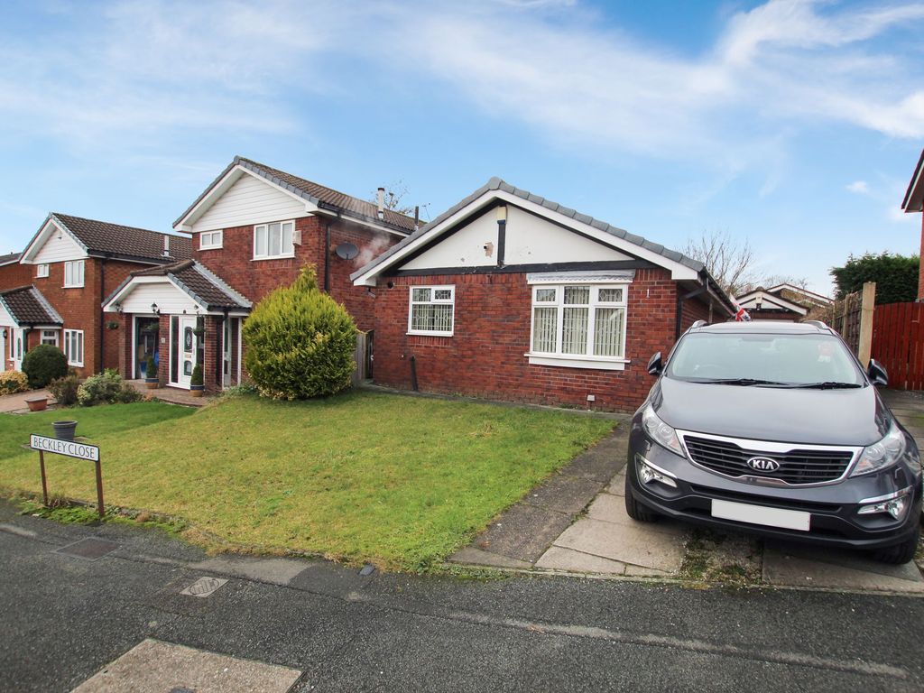2 bed detached bungalow for sale in Beckley Close, Royton OL2, £240,000