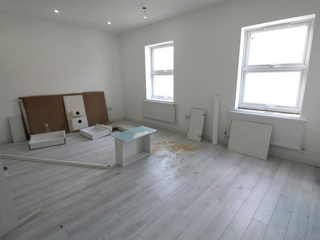 1 bed flat to rent in High Street, High Barnet, Barnet EN5, £1,700 pcm