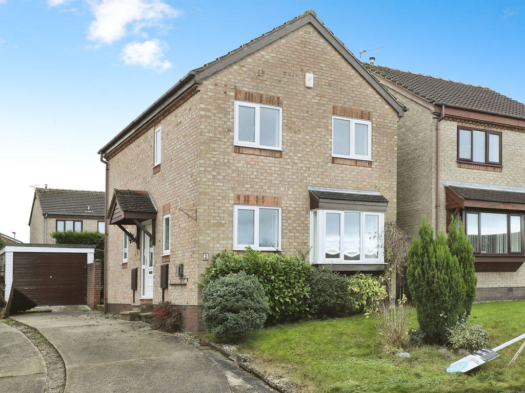 3 bed detached house for sale in Horton Close, Halfway, Sheffield S20, £210,000