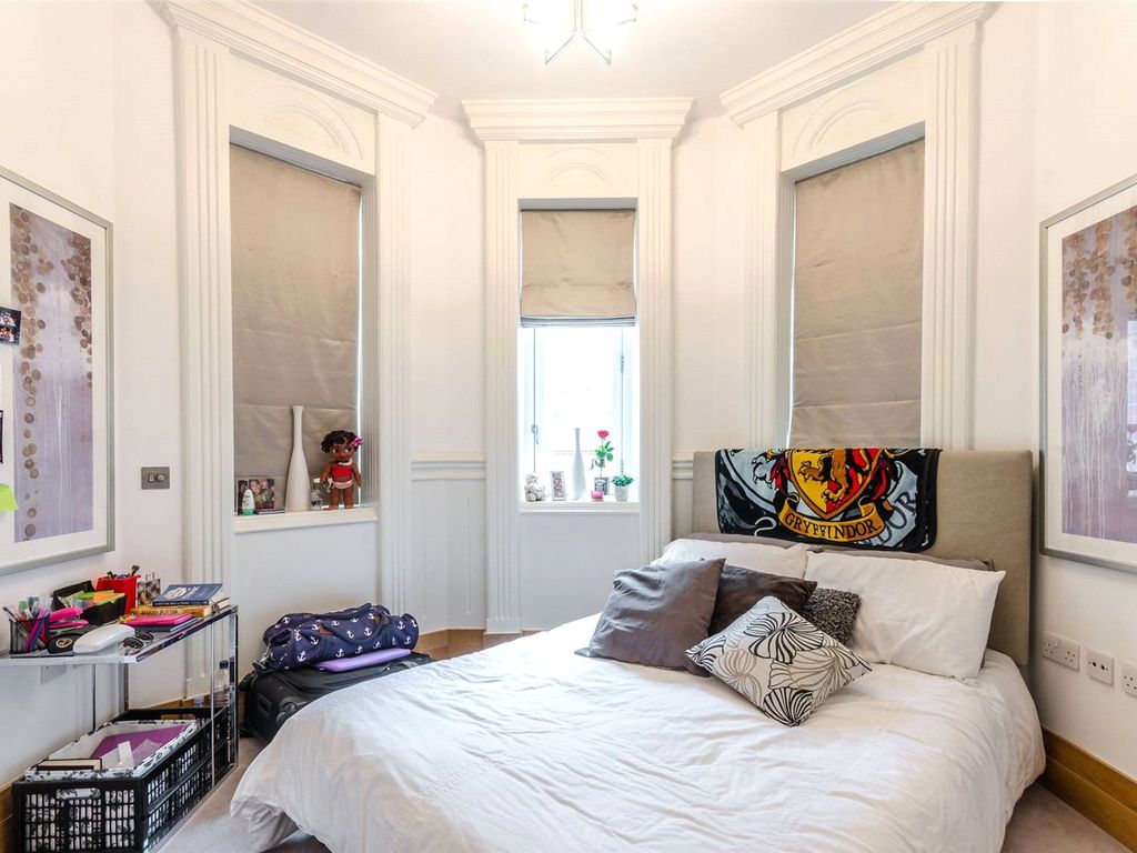 3 bed flat for sale in Leman Street, Aldgate East, London E1, £1,749,000