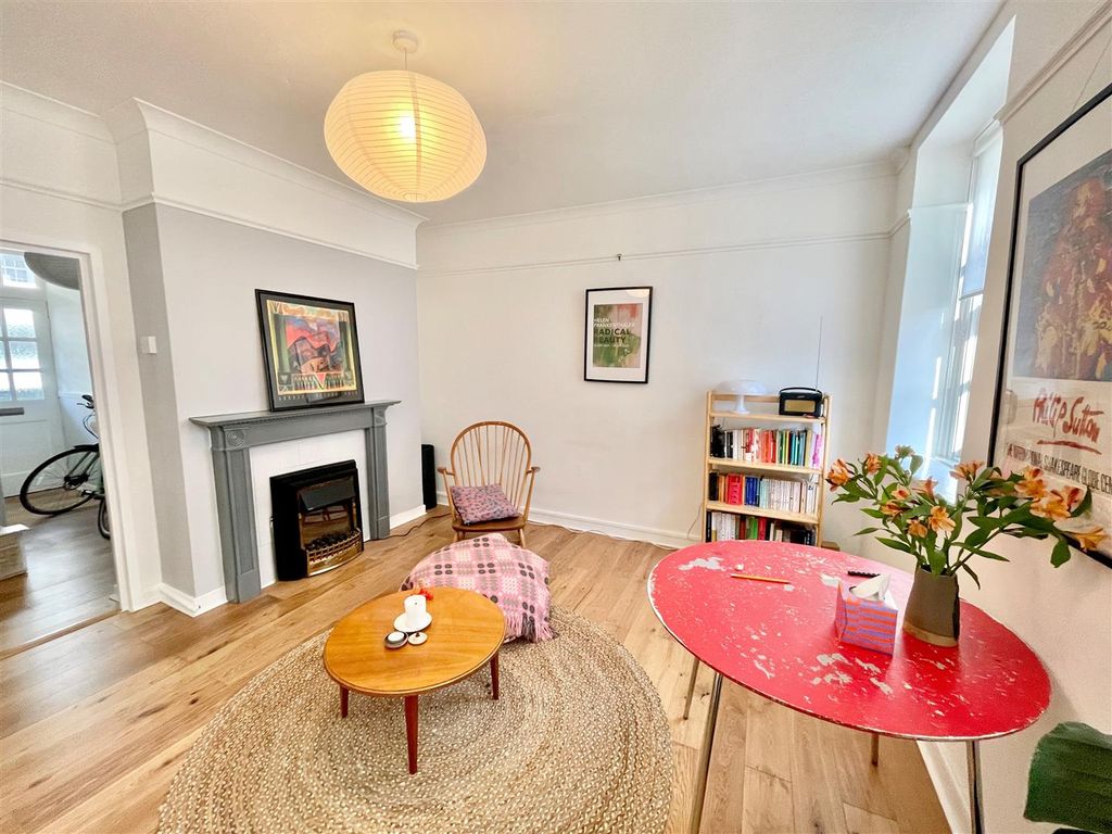 2 bed flat for sale in Page Street, Westminster, London SW1P, £475,000