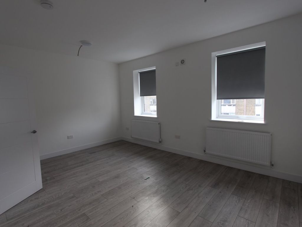 2 bed flat to rent in Camden High Street, London NW1, £2,250 pcm