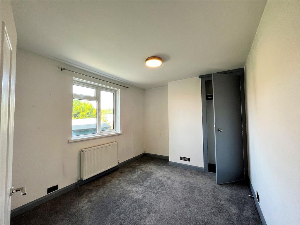 2 bed flat to rent in Natal Road, Brighton BN2, £1,600 pcm