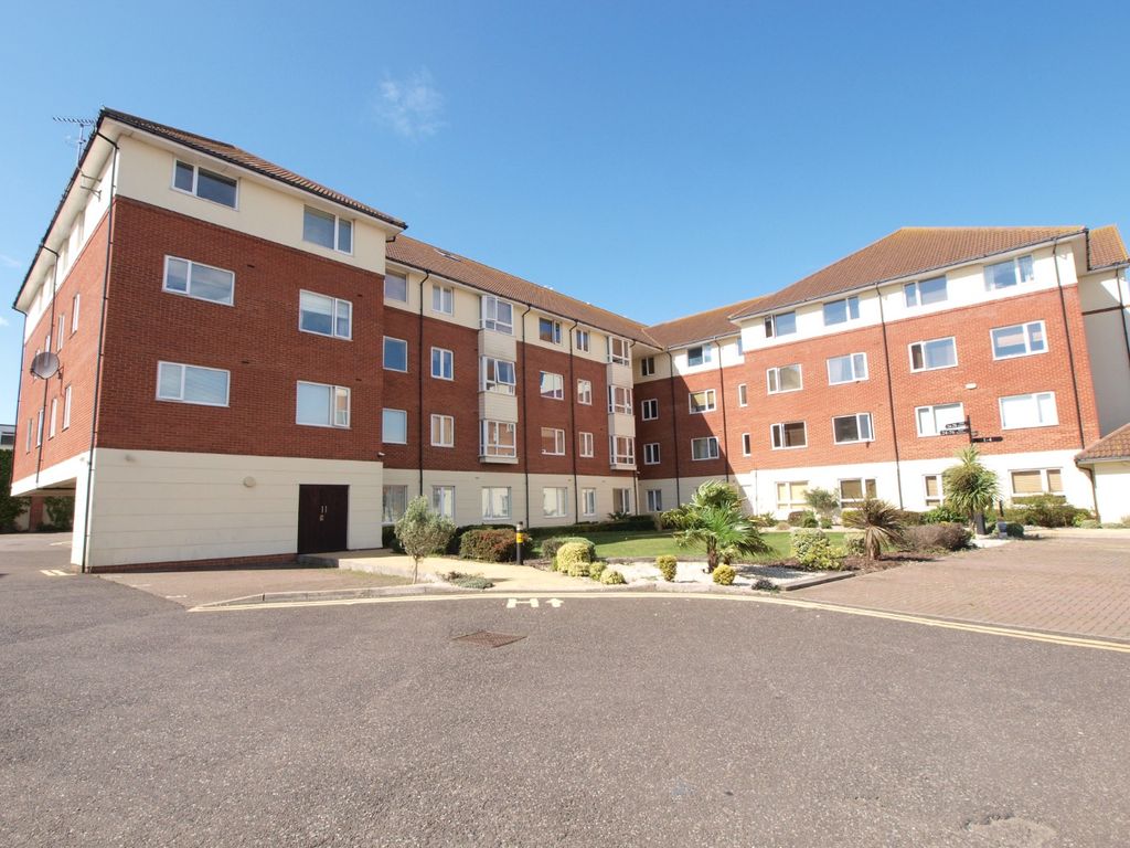 2 bed flat to rent in Oak Road South, Benfleet SS7, £950 pcm