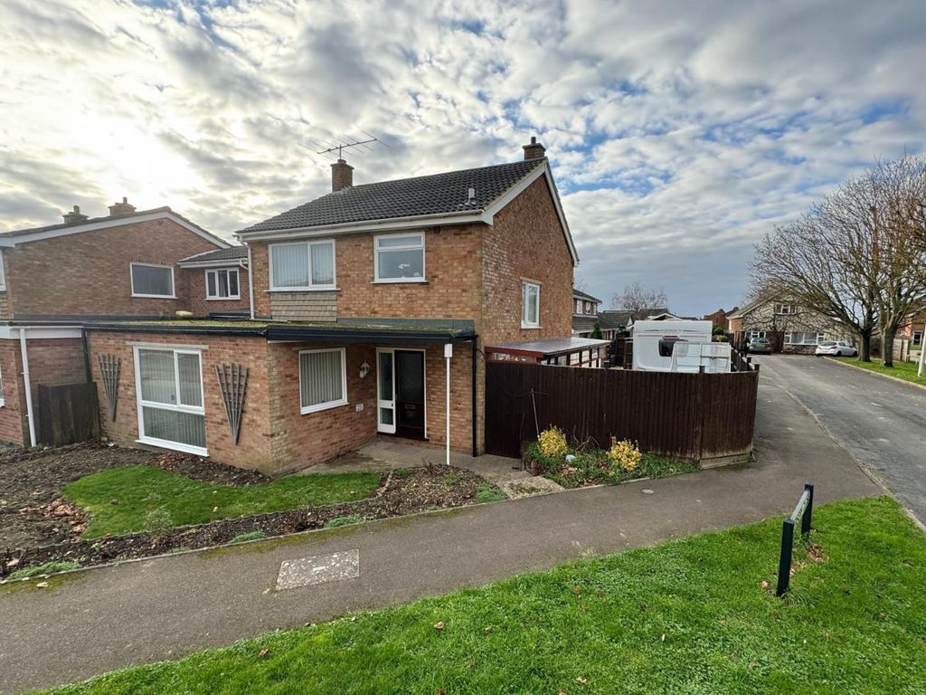 3 bed property for sale in Nursery Close, Biggleswade SG18, £425,000
