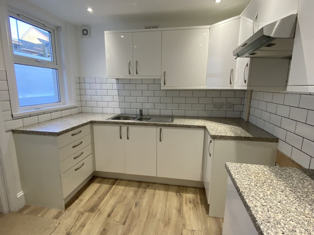 4 bed terraced house to rent in Bitton Avenue, Teignmouth, Devon TQ14, £1,250 pcm
