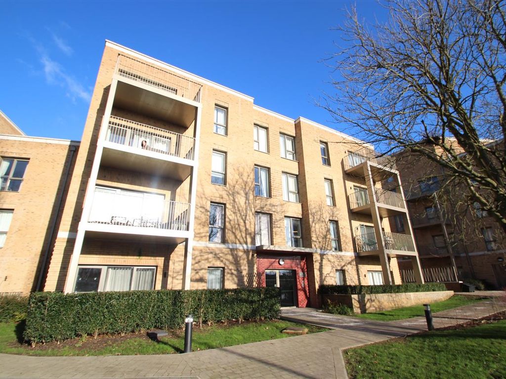 2 bed flat to rent in Brooklime Apartments, Bittacy Hill, Mill Hill NW7, £2,200 pcm