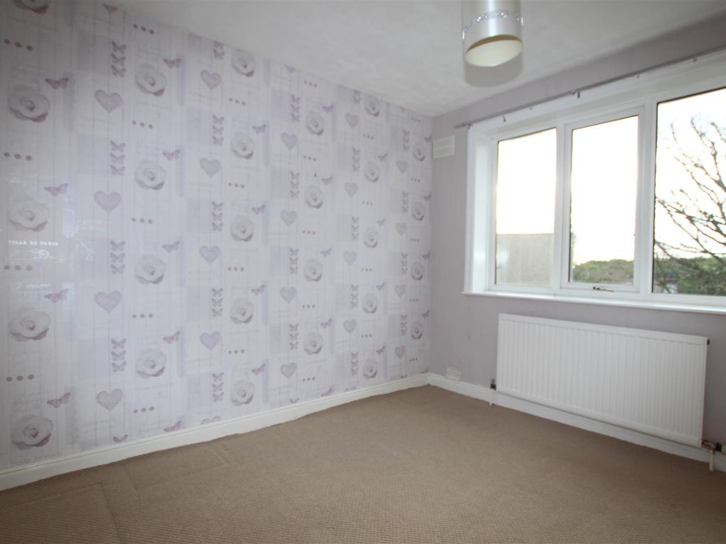3 bed semi-detached house to rent in Newhall Road, Bierley, Bradford BD4, £875 pcm