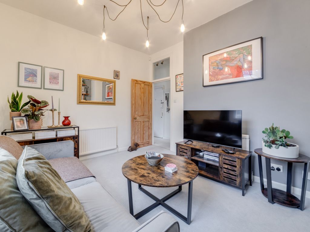 2 bed flat for sale in Alexandra Grove, Finsbury Park N4, £500,000