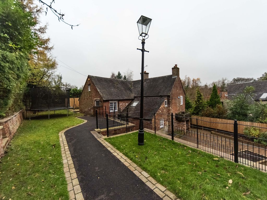 4 bed farmhouse for sale in Mill Lane, Brailsford DE6, £650,000