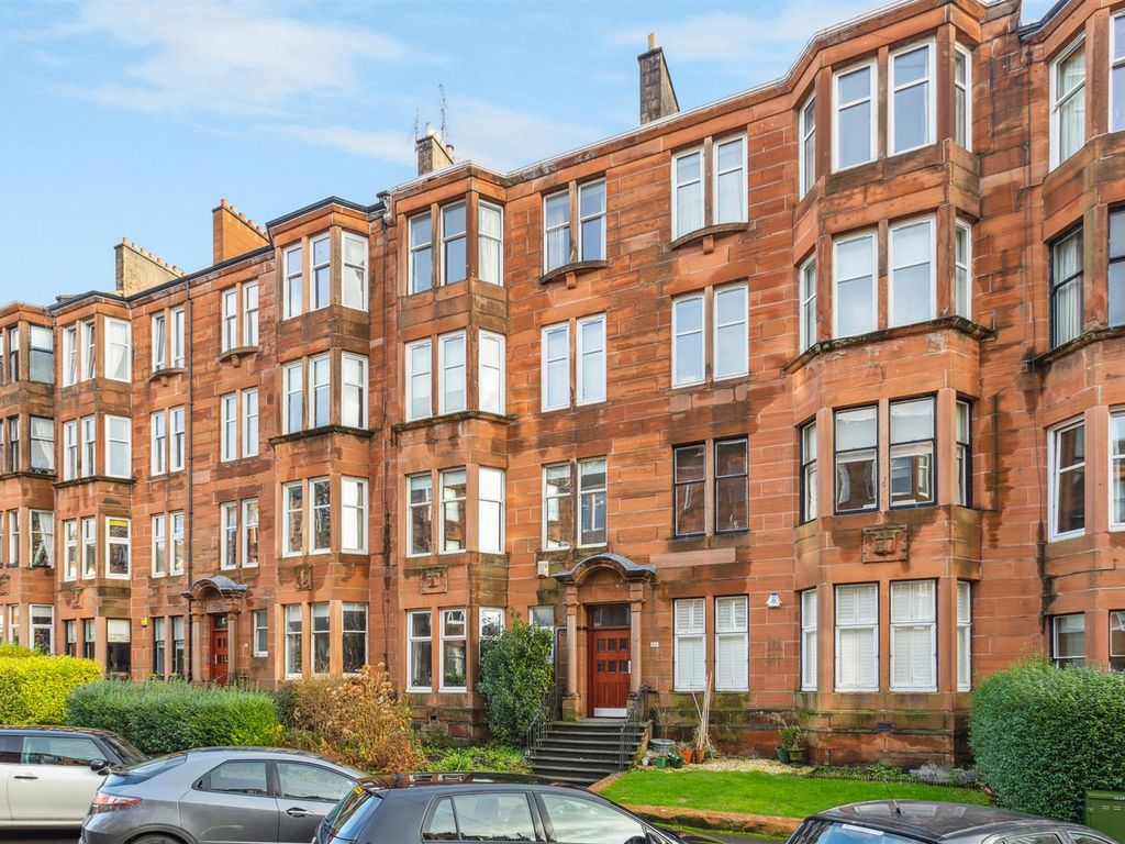2 bed flat for sale in Airlie Street, Glasgow G12, £235,000