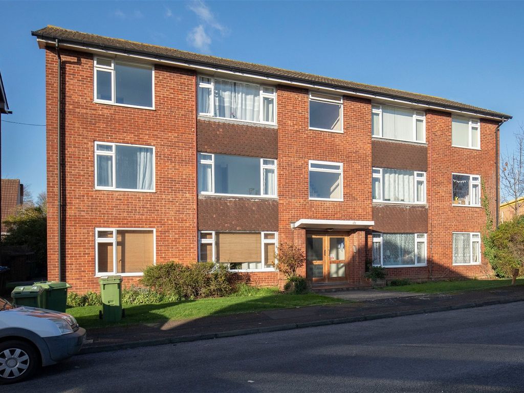 2 bed flat for sale in Sterling Court, Cheltenham GL51, £170,000