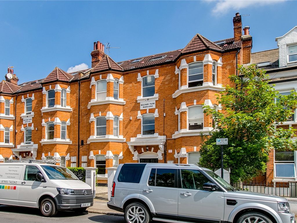 3 bed flat to rent in Balham Park Mansions, Balham Park Road SW12, £3,150 pcm