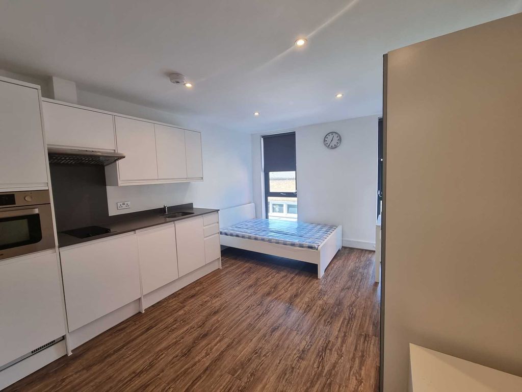 Studio to rent in Hampden Road, Turnpike Lane N8, £1,250 pcm