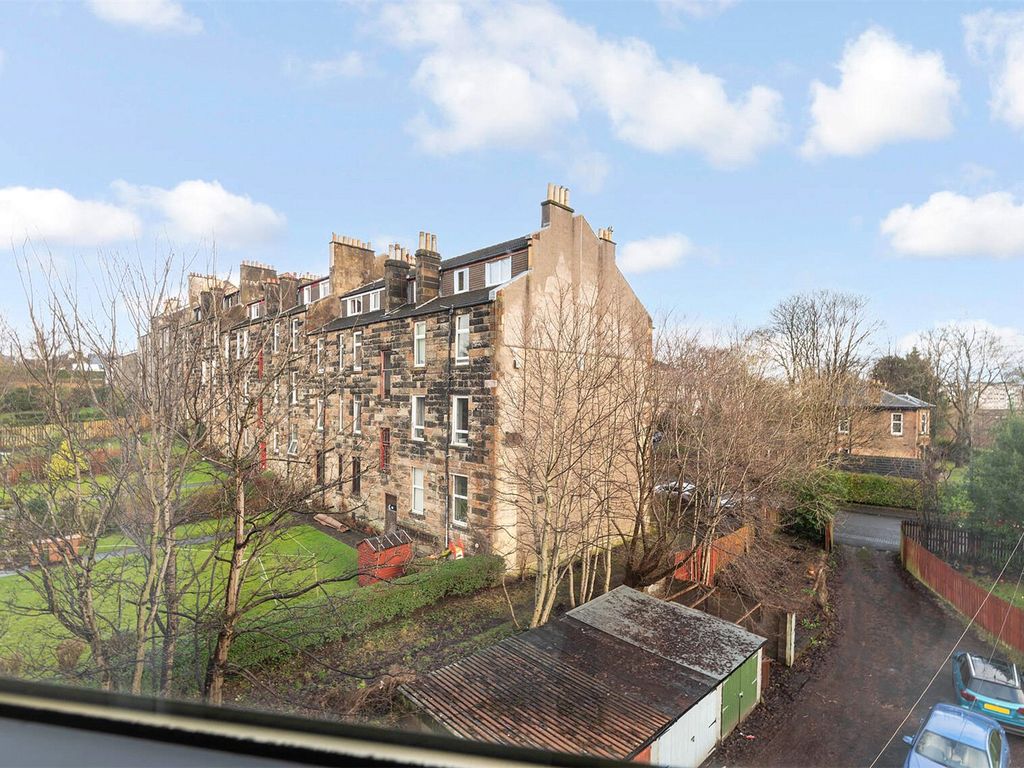 2 bed flat for sale in Maryhill Road, Maryhill, Glasgow G20, £110,000