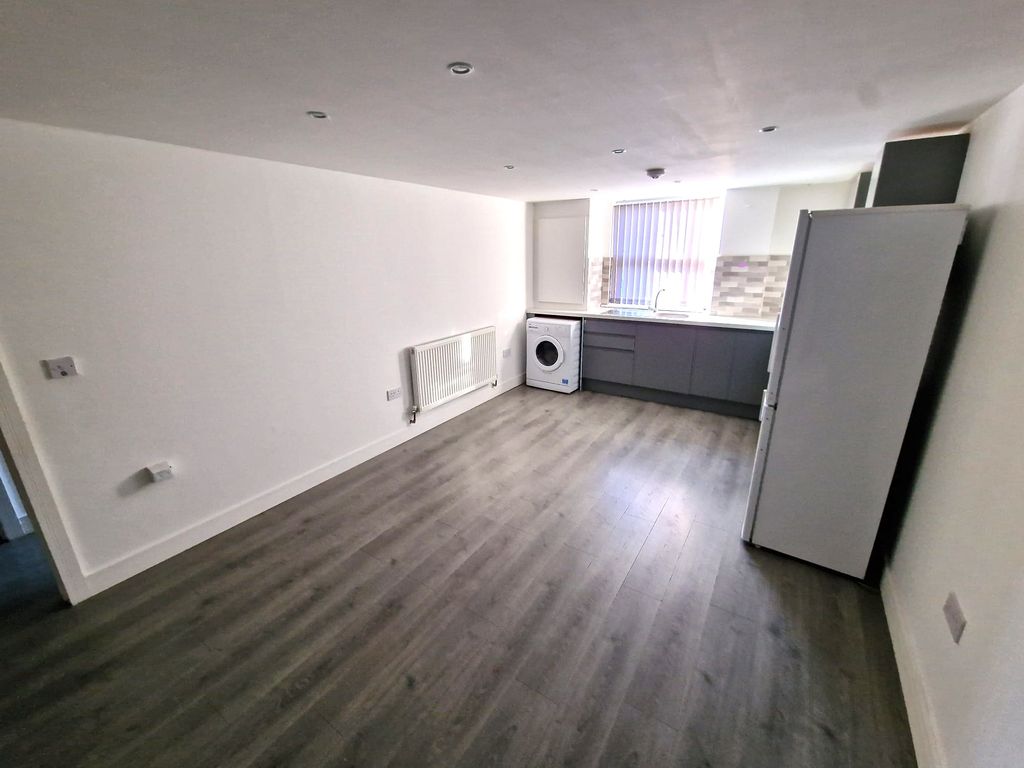 1 bed flat to rent in G T House, Luton, Bedfordshire LU1, £1,000 pcm