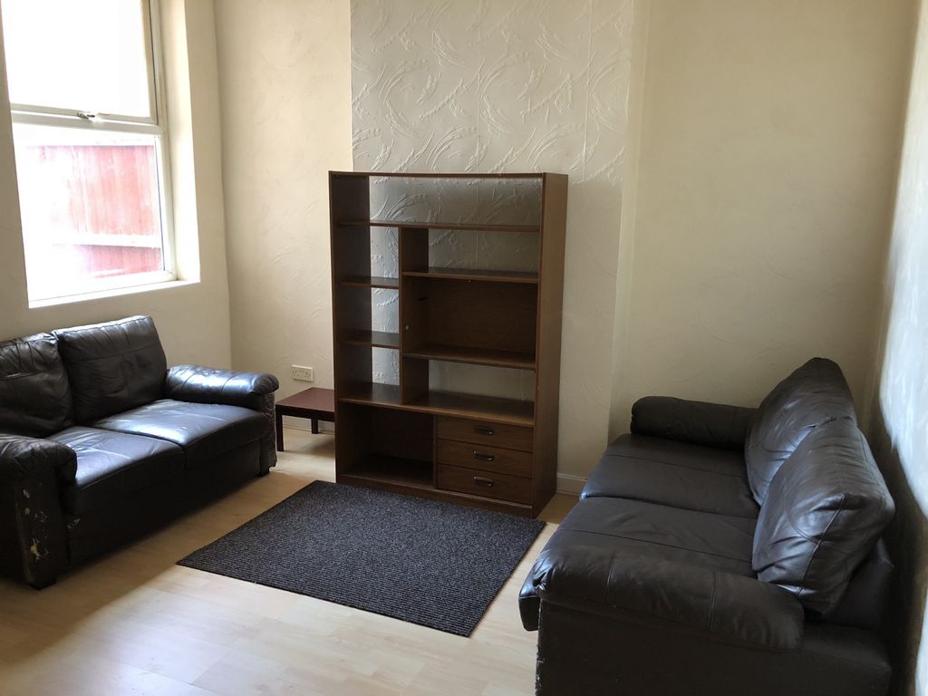 4 bed shared accommodation to rent in Beaconsfield Crescent, Beaconsfield Road, Balsall Heath, Birmingham B12, £450 pcm