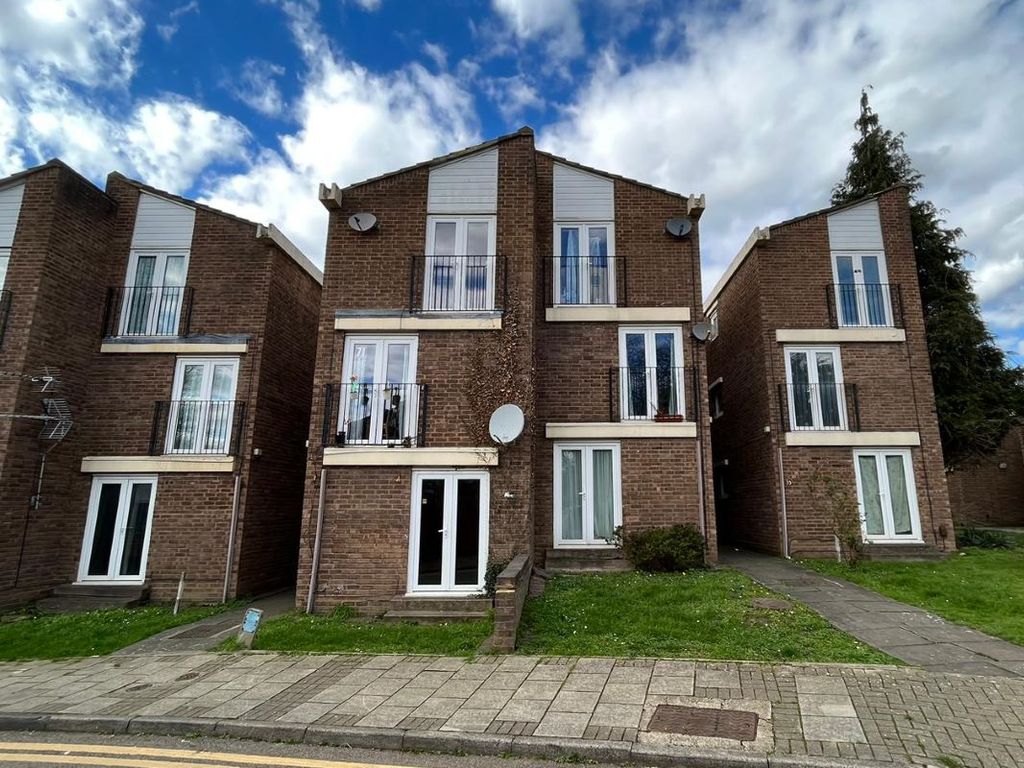 2 bed flat for sale in 73 Stonegrove Gardens, Edgware, Middlesex HA8, £200,000
