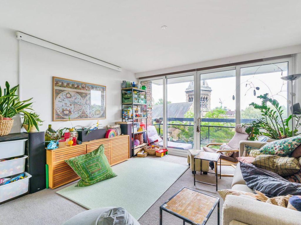 2 bed flat for sale in Eton Road, London NW3, £1,000,000